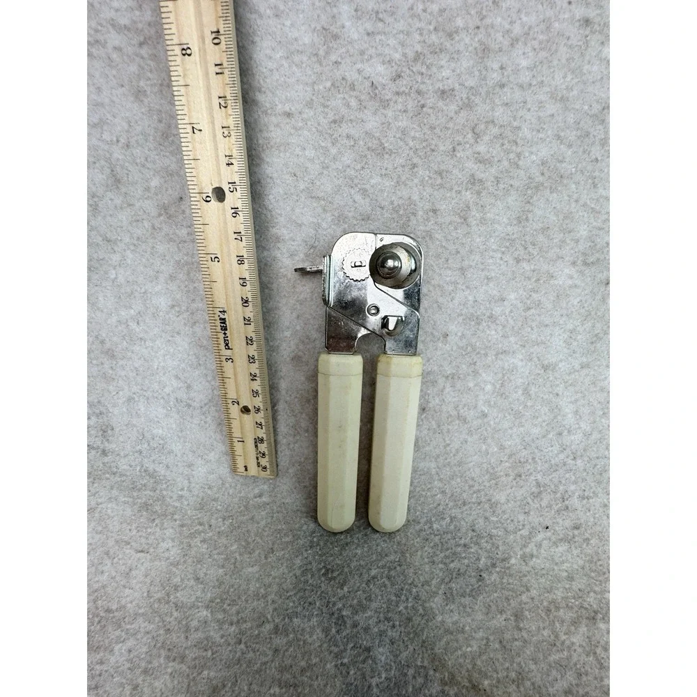 Vintage Unbranded Manual Can Opener w Bottle Opener‎ Soft Handle USA